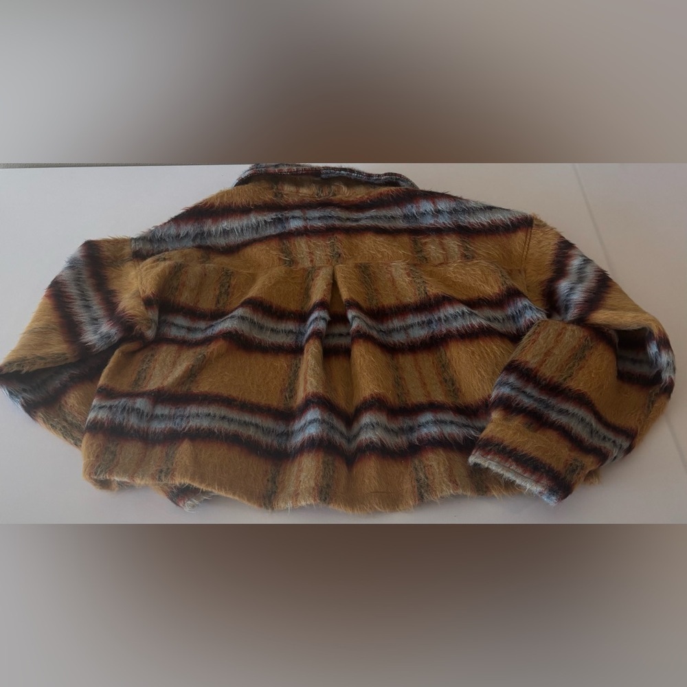 VIGOSS Women’s Cropped Tan‎ Fuzzy Button Up Jacket NWT Size Small - Picture 10 of 10
